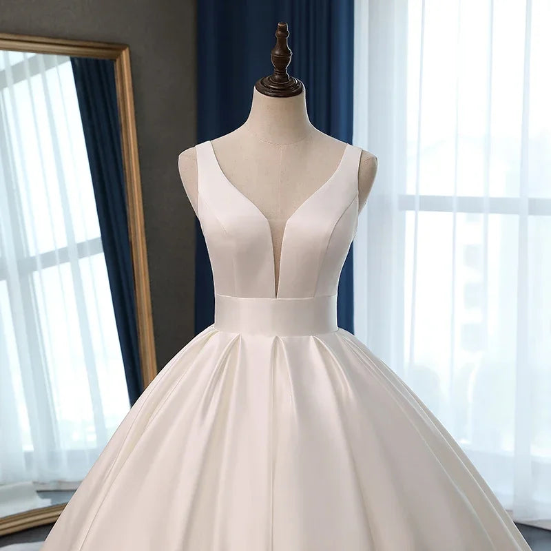 White Bridesmaid Dresses: Elegant Wedding Dress Corset Long Train