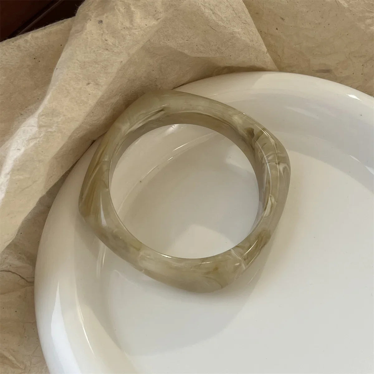 Exaggerated Polygonal Translucent Crude Thick Bangles for Women Retro Design Acrylic Charm Bracelet Ladies Fashion Jewelry Gifts