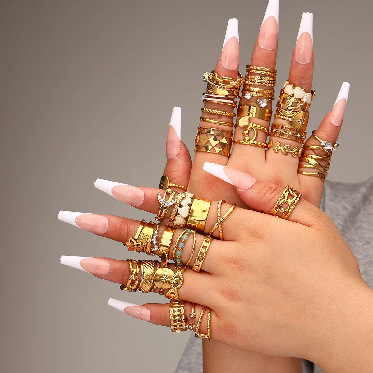 10pcs gold stainless steel women's rings are randomly shipped (without box)