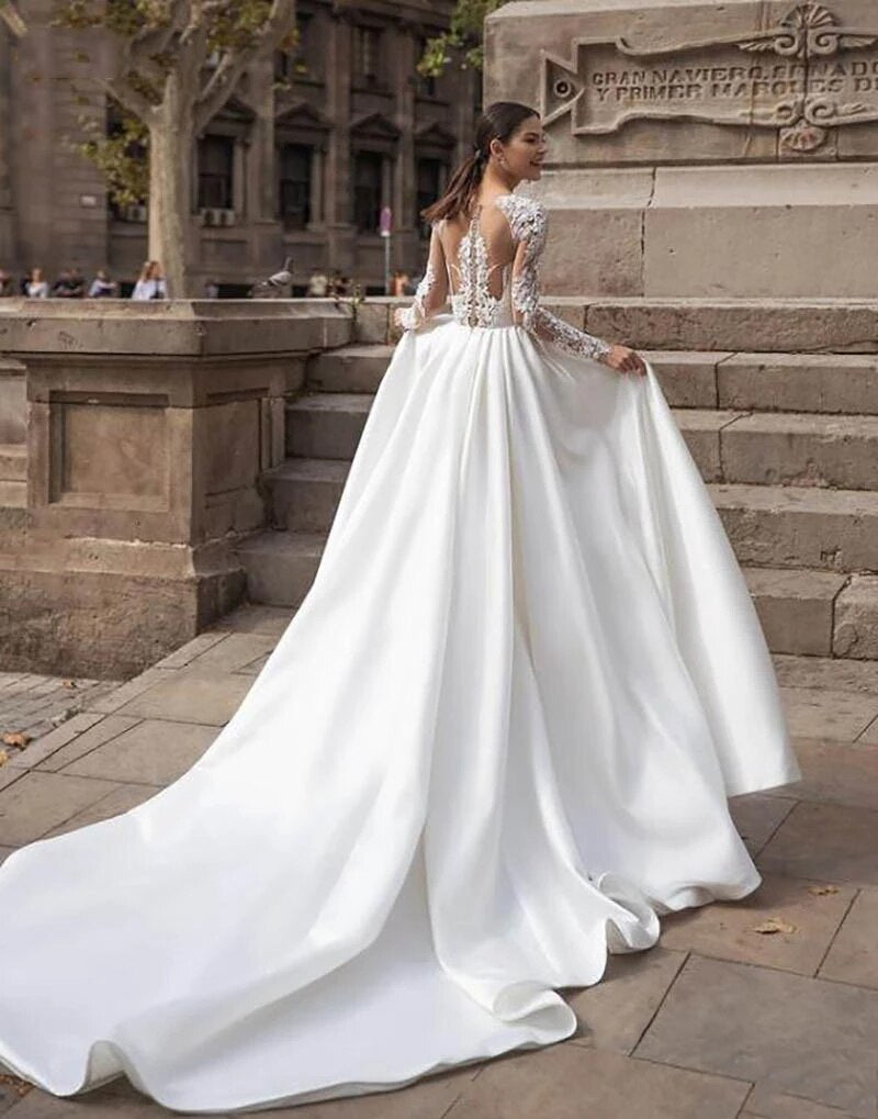 Bridal Dresses Satin Pleated Lace Applique A-Line Princess Wedding Gowns