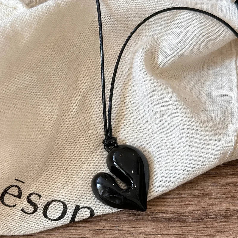 LATS Red Heart Pendant Necklace Vintage 80s Aesthetic Love Inspired Choker New Fashion Romantic Heart Necklace for Women