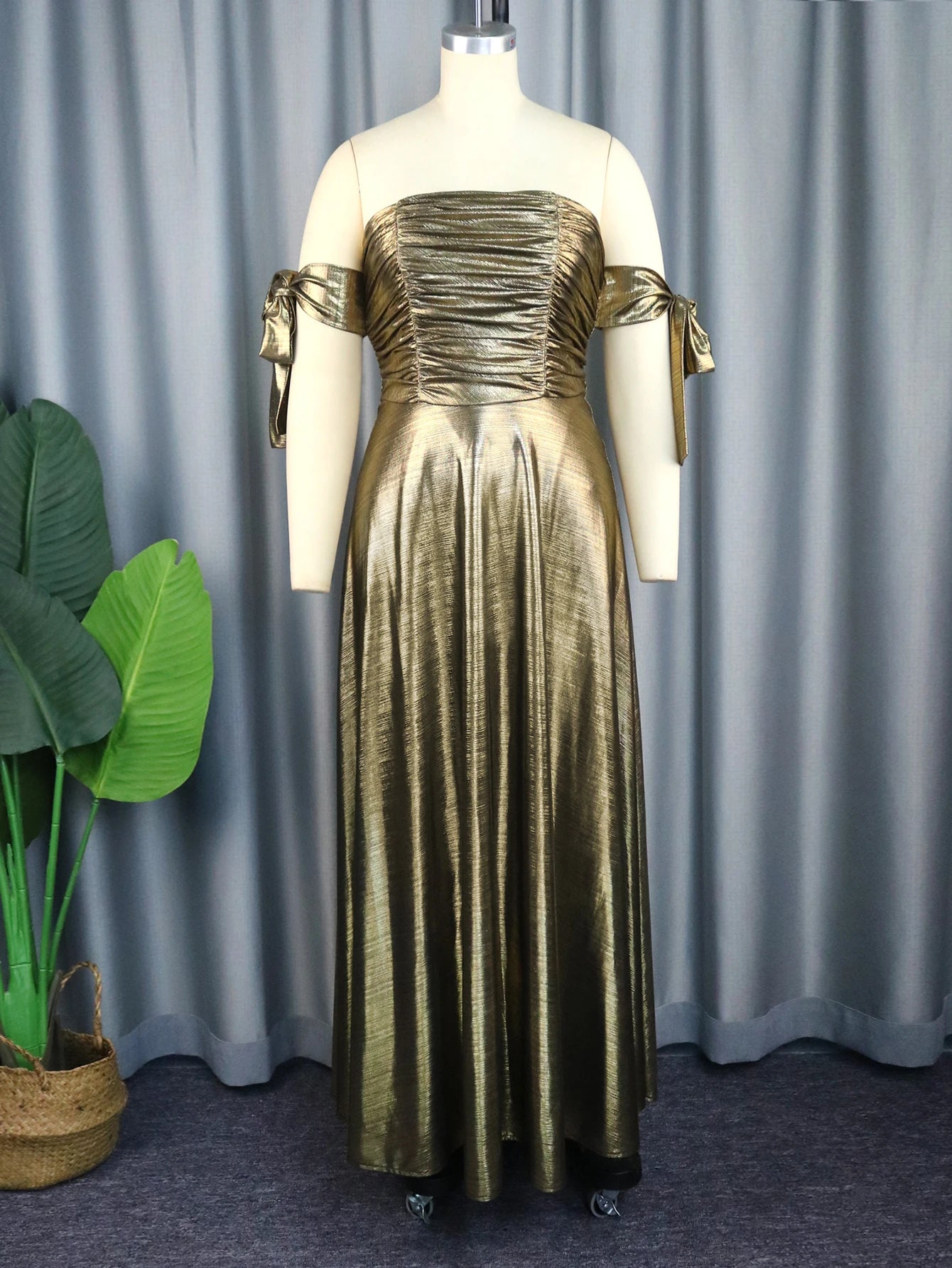 Evening wear Dresses: Women Evening Party Metallic Shimmer High Waist Dress