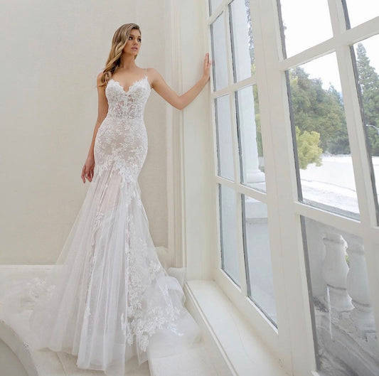 White Bridesmaid Dresses: Lace Appliques Mermaid Wedding Dress