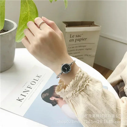 Fashion Women's Wristwatch Gold Bracelet Small Dial Elegant Watch New Cute Women Steel Bracelet Watch Quartz Wristwatch