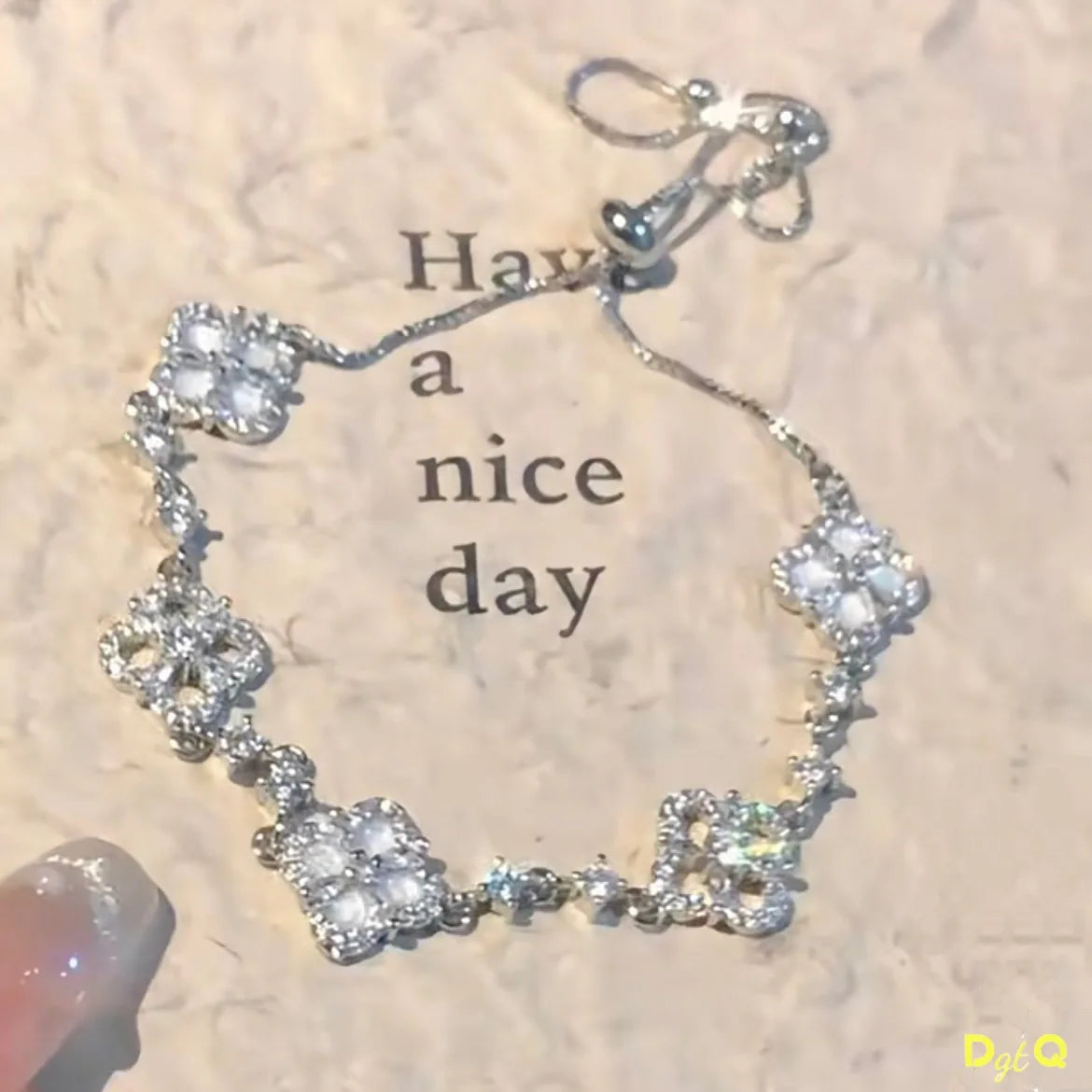 DGTQYQ Cherry Blossom Pink Mother of Pearl Clover Bracelet, Inlaid with Micro Zirconia, Hollowed Out Design Color Lucky Bracelet