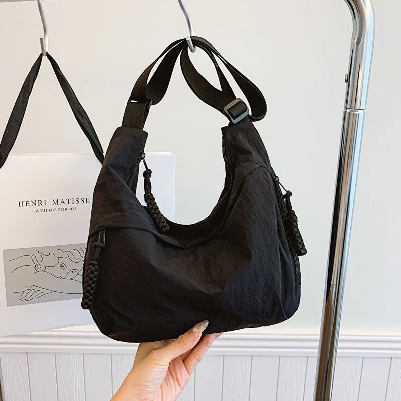 Fashionable and minimalist Korean version dumpling bag, popular this year