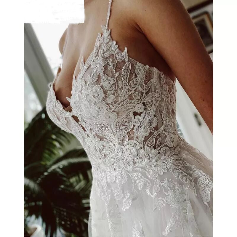 White Bridesmaid Dresses: Garden Wedding Dresses V-Neck Tulle Spaghetti Straps