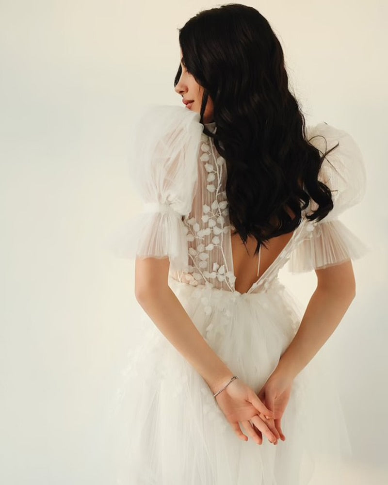 White Bridesmaid Dresses: Boho Mini Wedding Party Dresses Deep V Neck Lace Short