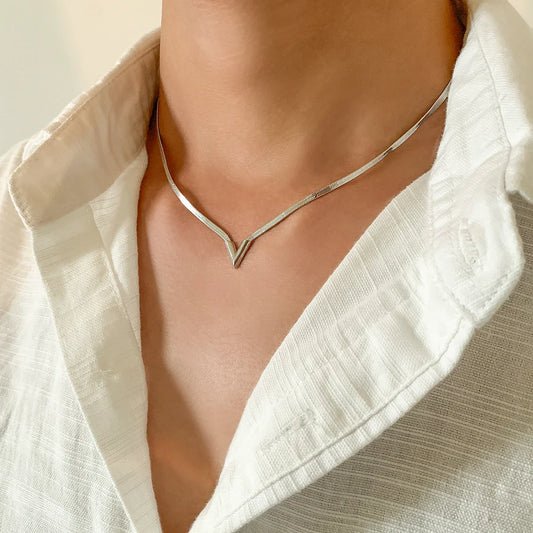 Salircon Fashion Simple Flat Snake Clavicle Chain Necklace Men Creative V Shape Pendant Choker Party Jewelry Accessories Gifts