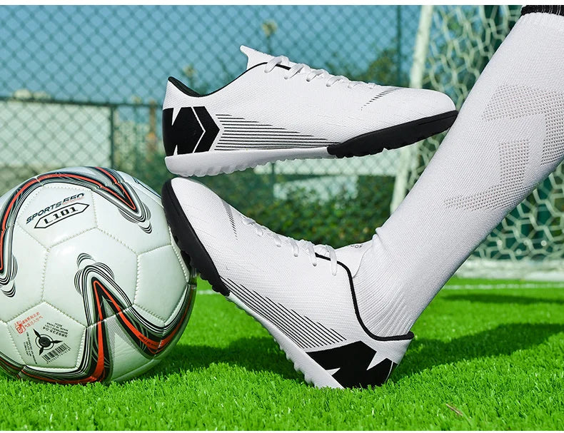 White Men's Football Boots Turf Sneakers Low-cut Soccer Shoes for Men Outdoor