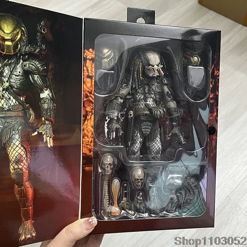 NECA Elder Predator Figure With LED Predator VS Alien Edition Predator Alien Hunter Action Figure Model Collectible Gifts