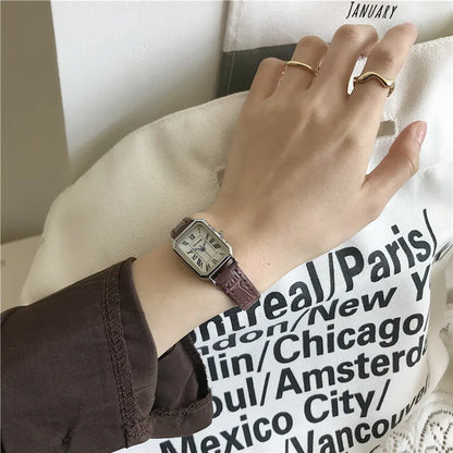 Retro Watches Classic Casual Quartz Dial Leather Strap Band Rectangle Clock Fashionable Wrist Watches for Women