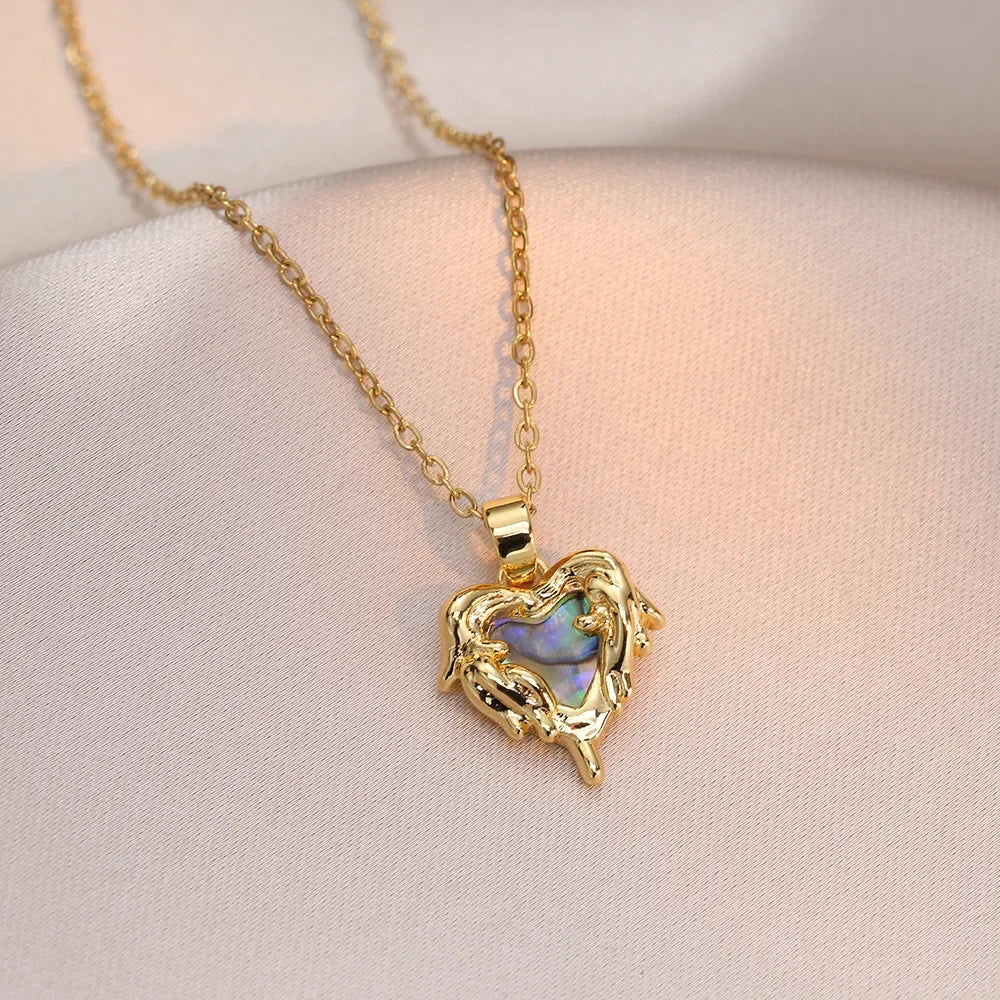 Fashionable and Luxurious Peach Heart Pearl Oyster Necklace, Personalized and Versatile Stainless Steel Clavicle Chain