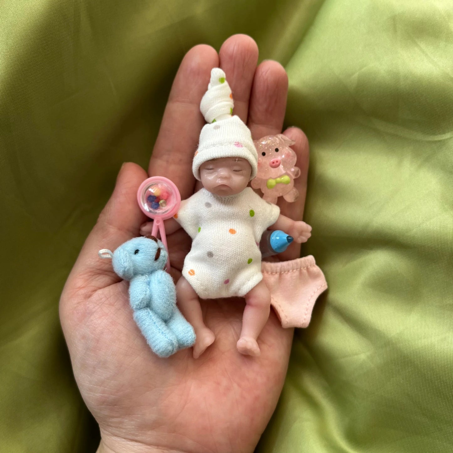 8cm Cute Mini Silicone Bebe Reborn Girl With 2 Sets Mini Outfits for Each Reborn Baby Girl Soft Touching Feeling Flexible Doll
