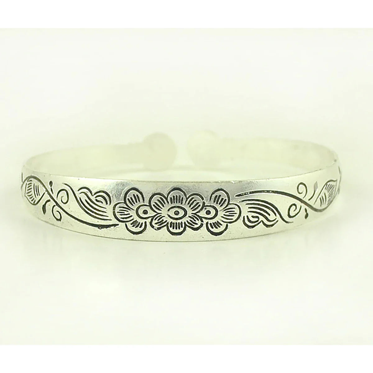 New Retro Cuff Bracelets Tibetan Silver Metal Carving Fish Elephant Flower Bangles Vintage Gypsy Jewelry Female Gifts