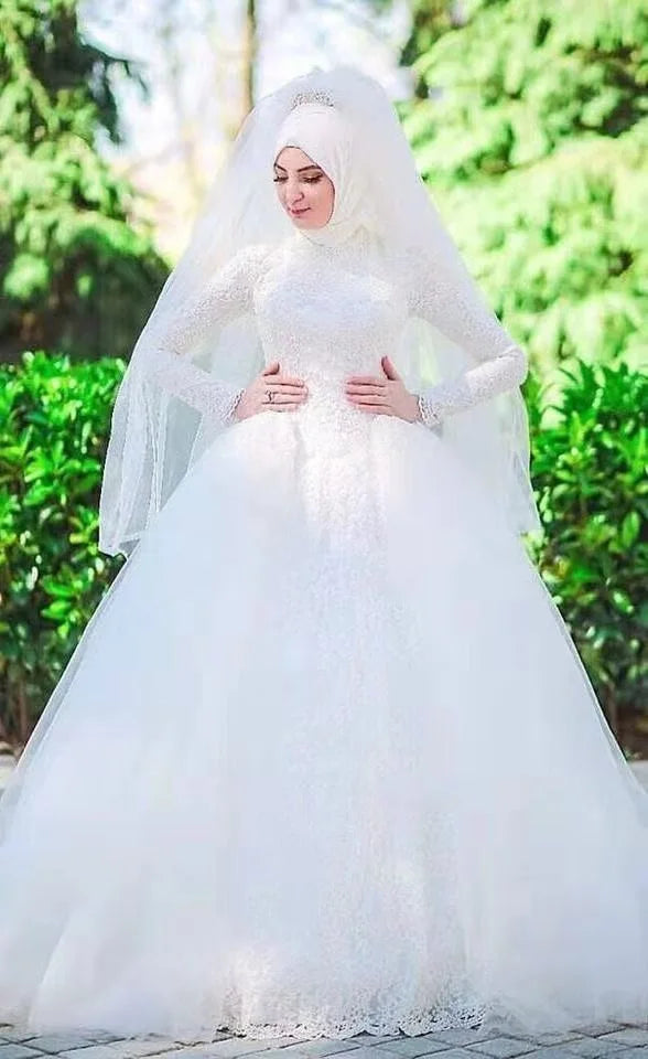 White Bridesmaid Dresses: Long Sleeve Muslim Wedding Dress Colorful Lace Applique