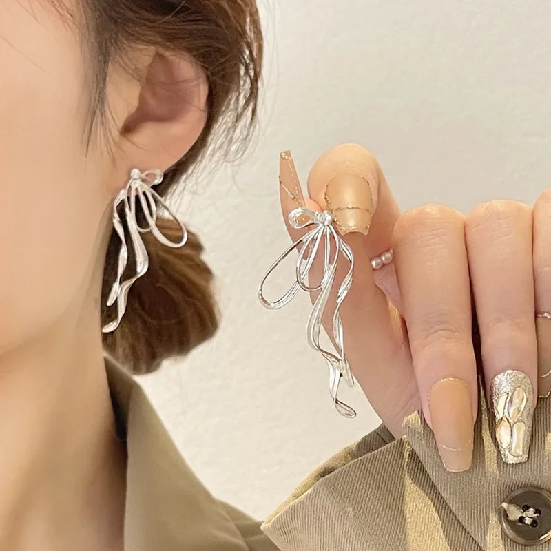 New Fashion Korean Cute Sweet Black White Women Statement Stud Earrings Fabric Lace Bow Drop Earrings Luxury Jewelry Party Gifts
