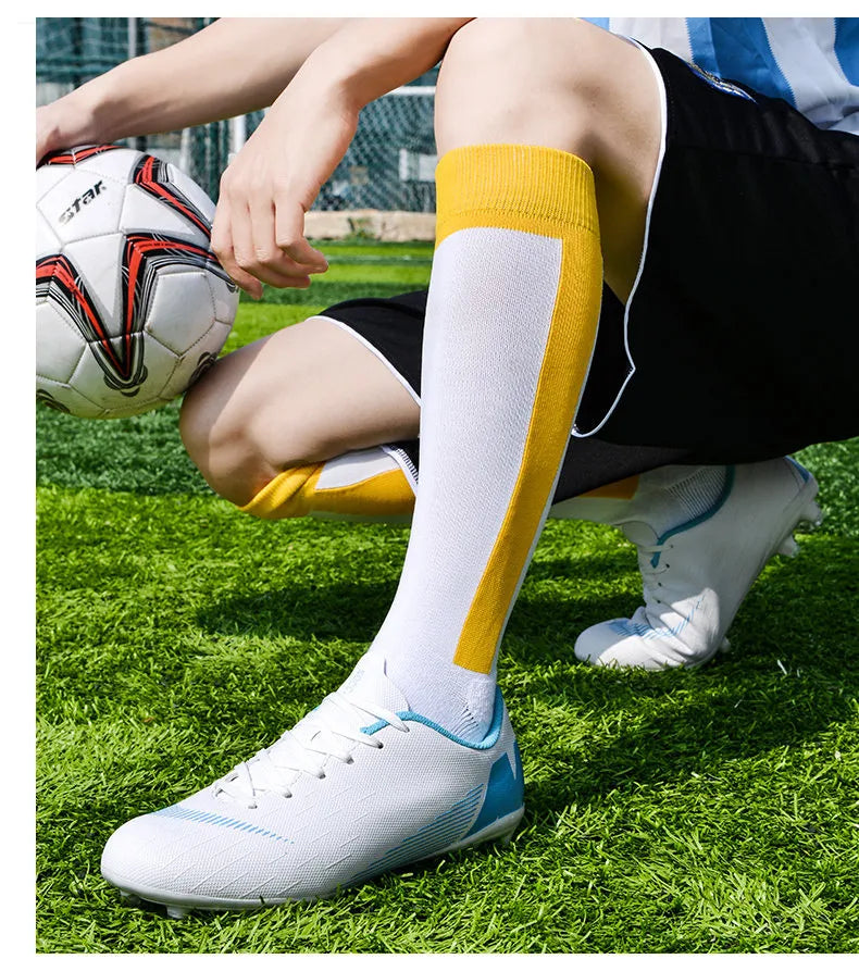 White Men's Football Boots Turf Sneakers Low-cut Soccer Shoes for Men Outdoor