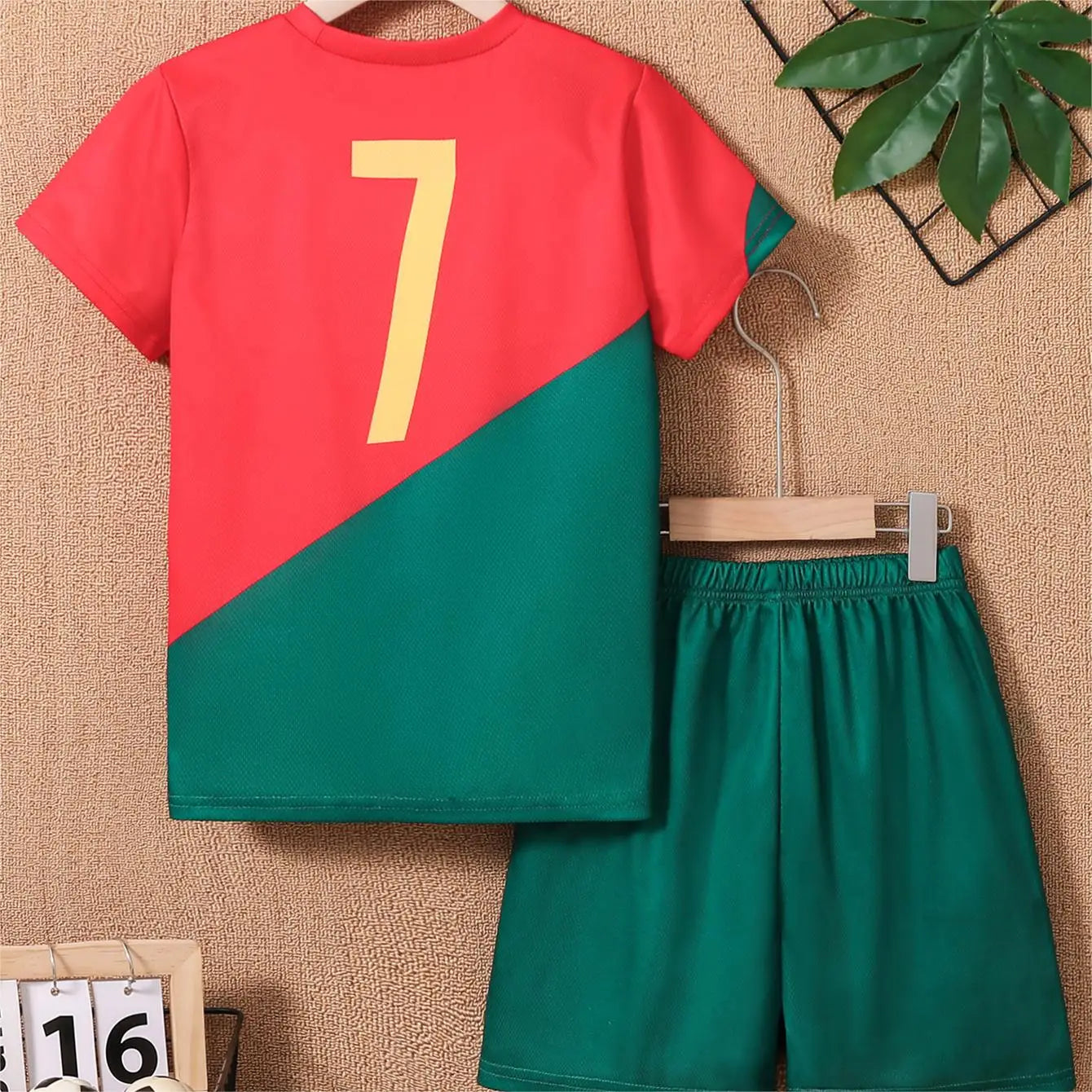 Children Red and Green Splicing Color No. 7 Legend Quick-drying Sports Football Suit Set