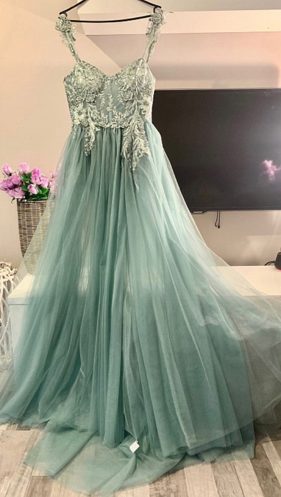 Beach Wedding Dress Spaghetti Straps Lace Applique Wedding Gowns