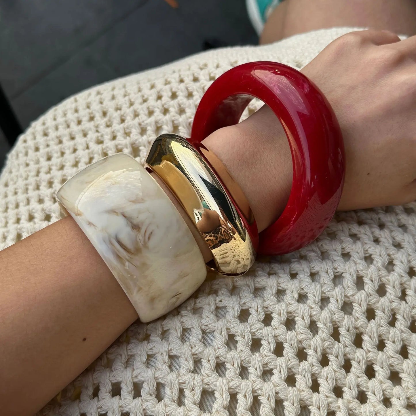 Boho Red Beige Acrylic Resin Chunky Bangles for Women on Hand Goth Geometric Charm Wide Hip Hop Metal Cuff Bangles Men Jewelry