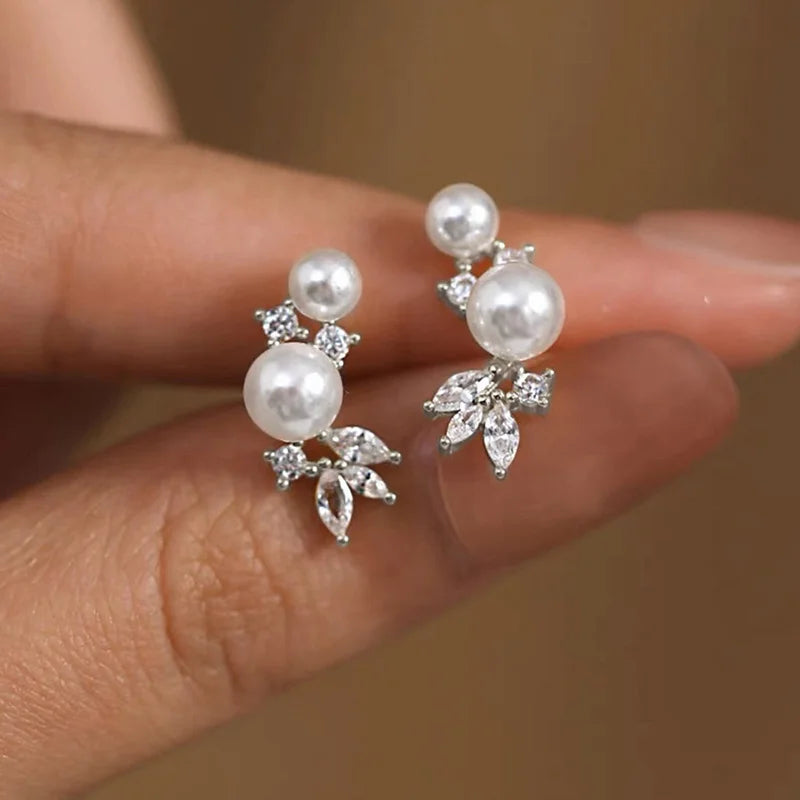 Huitan Graceful Gold Color/Silver Color Stud Earrings Lady Simulated Pearl Jewelry Chic Shiny Zirconia Accessories for Wedding