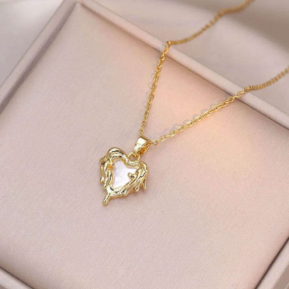 Fashionable and Luxurious Peach Heart Pearl Oyster Necklace, Personalized and Versatile Stainless Steel Clavicle Chain