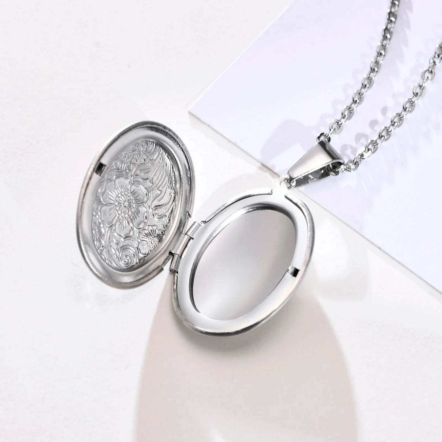 Delicate Floral Oval Heart Locket Pendant Necklaces for Women,Stainless Steel Photo Frame Promise Love Keepsake Gift