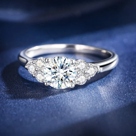 100% S925 Sterling Silver Moissanite Ring 1CT Sparkling Classic Wedding Band Engagement Party Ring Women Female Bridal Jewelry
