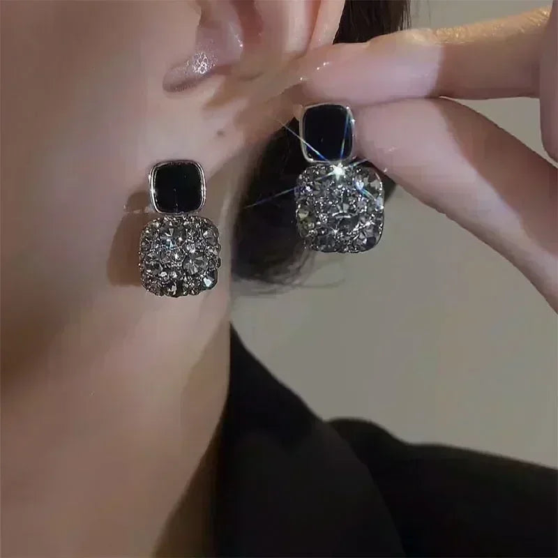Simple Black Bow Love Earrings for Women Fashionable Personalized Beautiful Daily Accessories Party Jewelry Premium Gifts