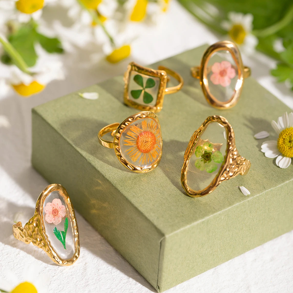 Literary Retro Eternity Flower Design 18K Gold Plated Jewelry Adjustable Stainless