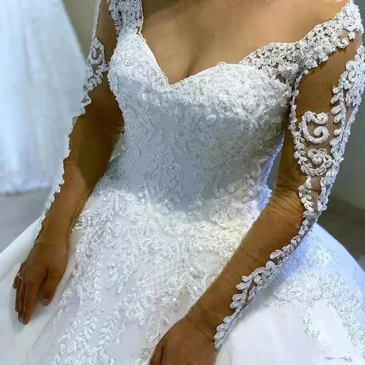 White Bridesmaid Dresses: Wedding Dress Ball Gown V Neck Appliques Full Sleeve