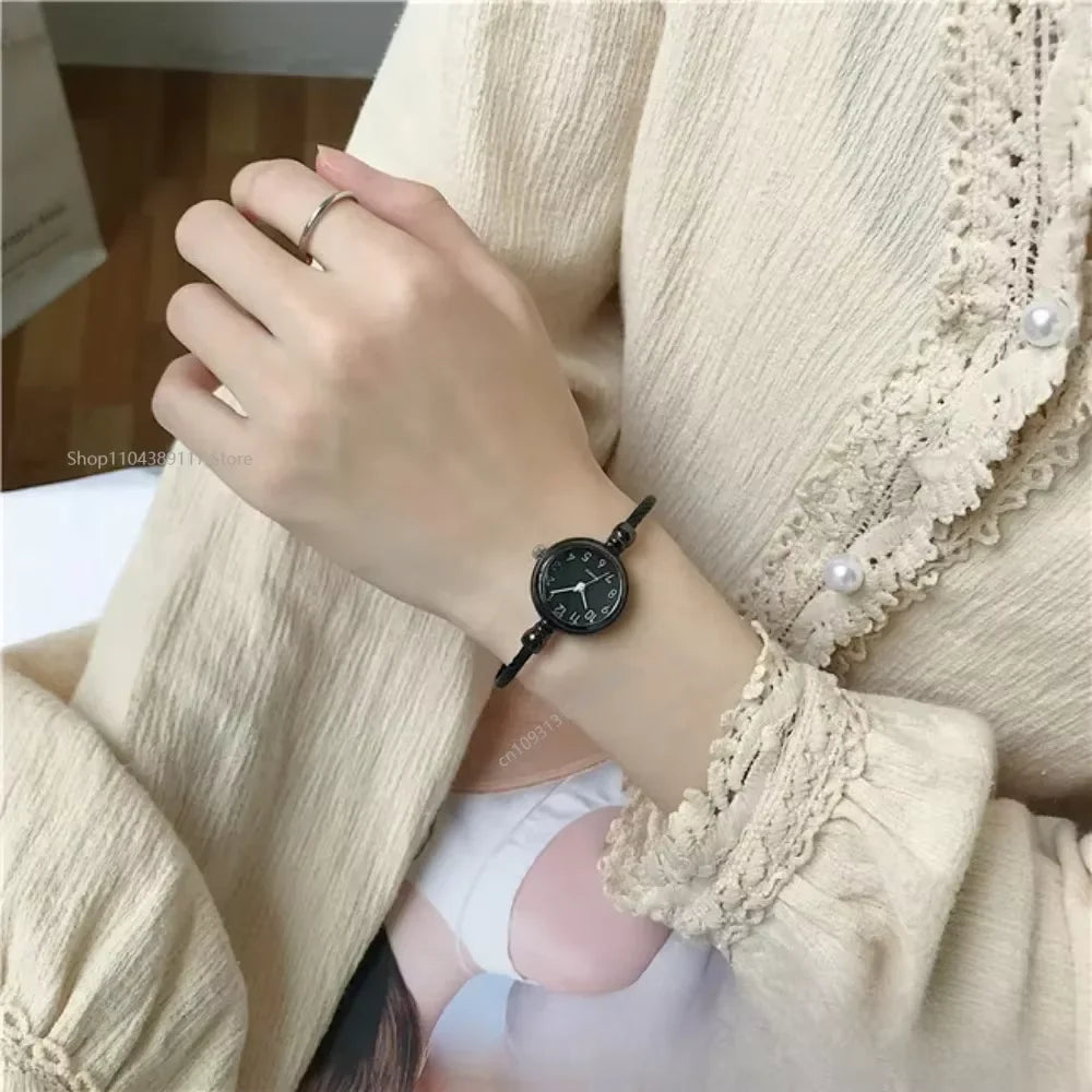 Fashion Women's Wristwatch Gold Bracelet Small Dial Elegant Watch New Cute Women Steel Bracelet Watch Quartz Wristwatch