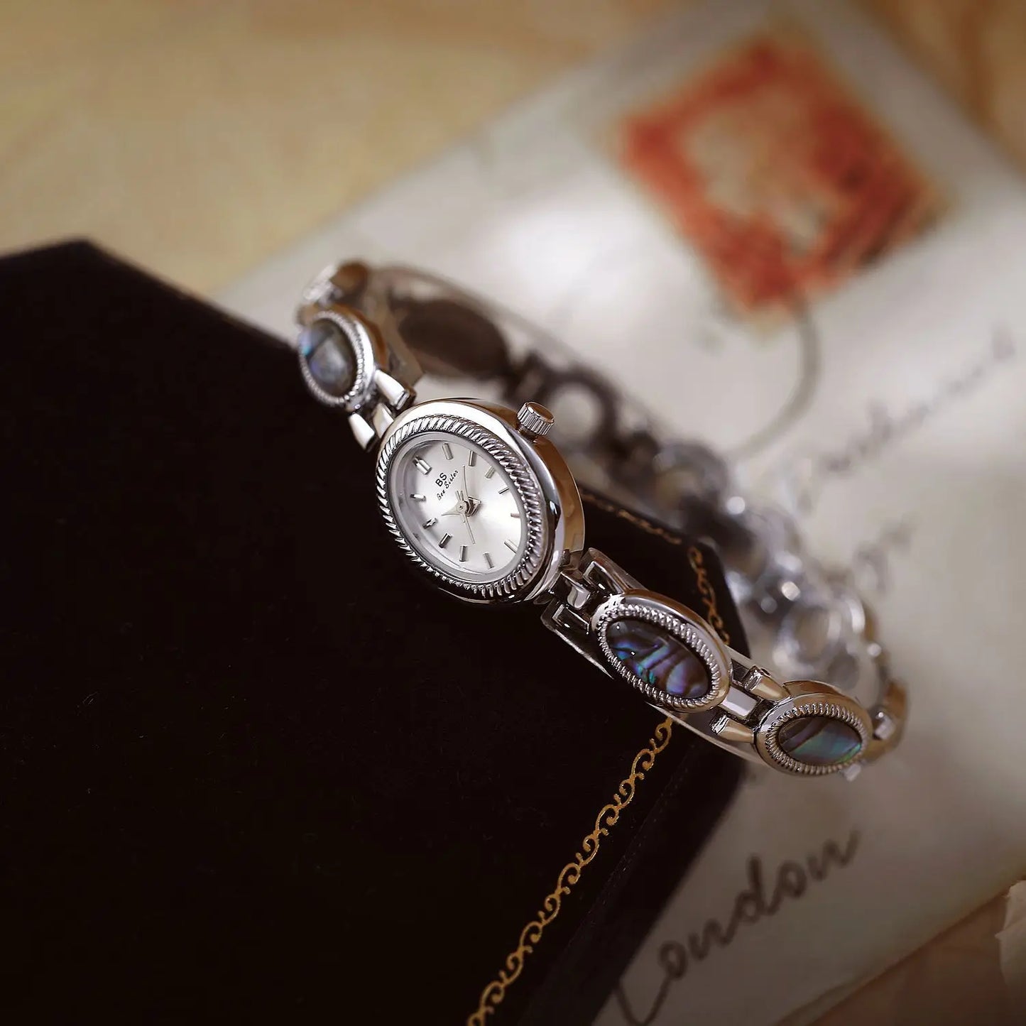 Top Brand Luxury Women Bracelet Watches Unique Design Fashion Elegant Ladies Wrist Watches For Female Clock Quartz Wristwatches
