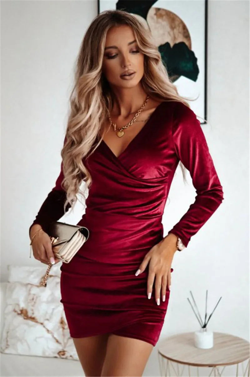 Plus Size Autumn And Winter New V-Neck Long Sleeved Buttocks Wrapped Pleats Daily Slim Fit Mid Length Elegant Commuting Dress