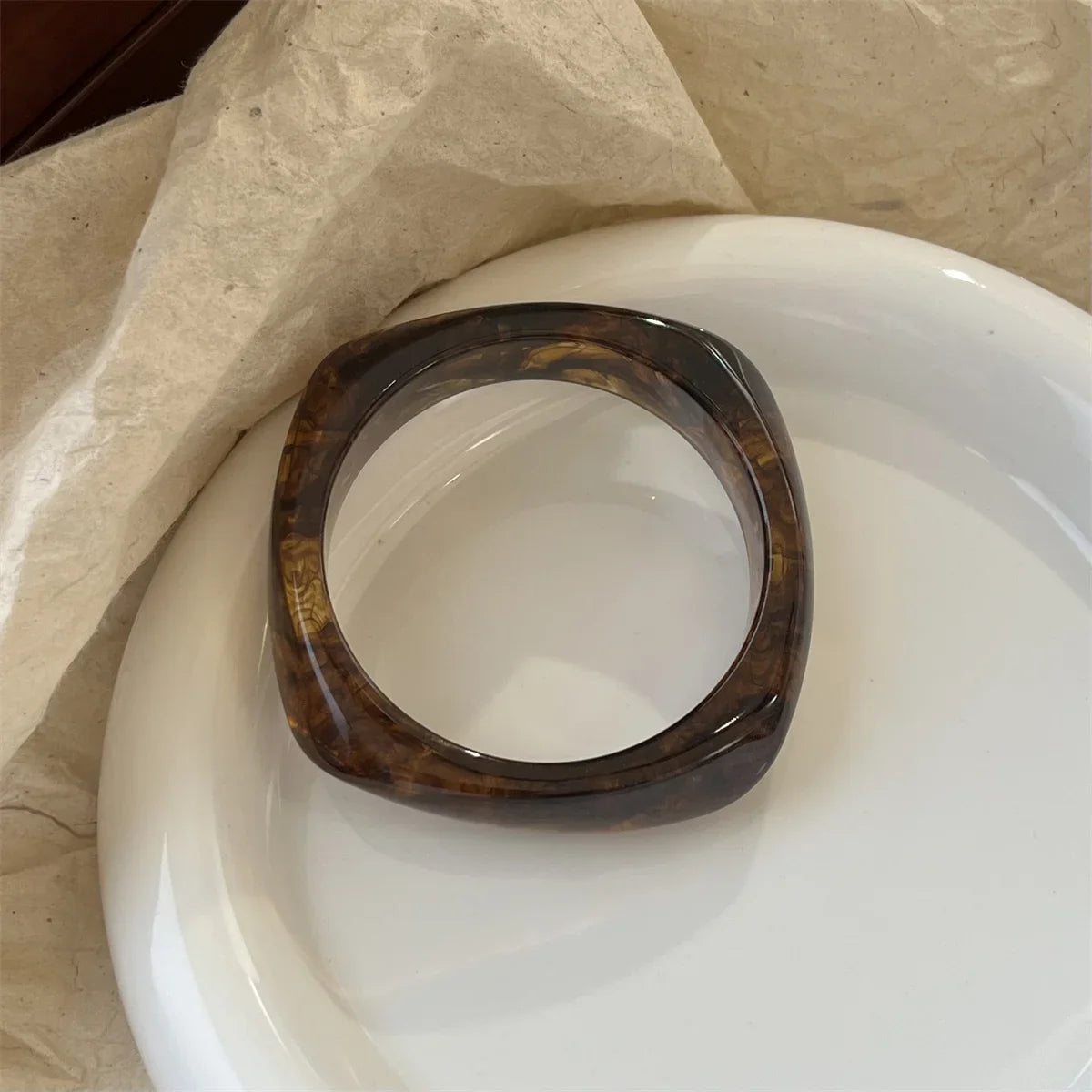 Exaggerated Polygonal Translucent Crude Thick Bangles for Women Retro Design Acrylic Charm Bracelet Ladies Fashion Jewelry Gifts