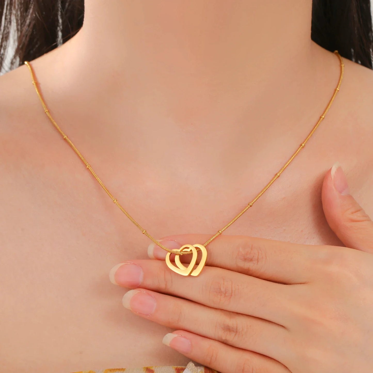Amaxer Personalized Family Name Necklace With 1-4 Hearts for Mother Custom Mother's Day and Valentine's Day Gift