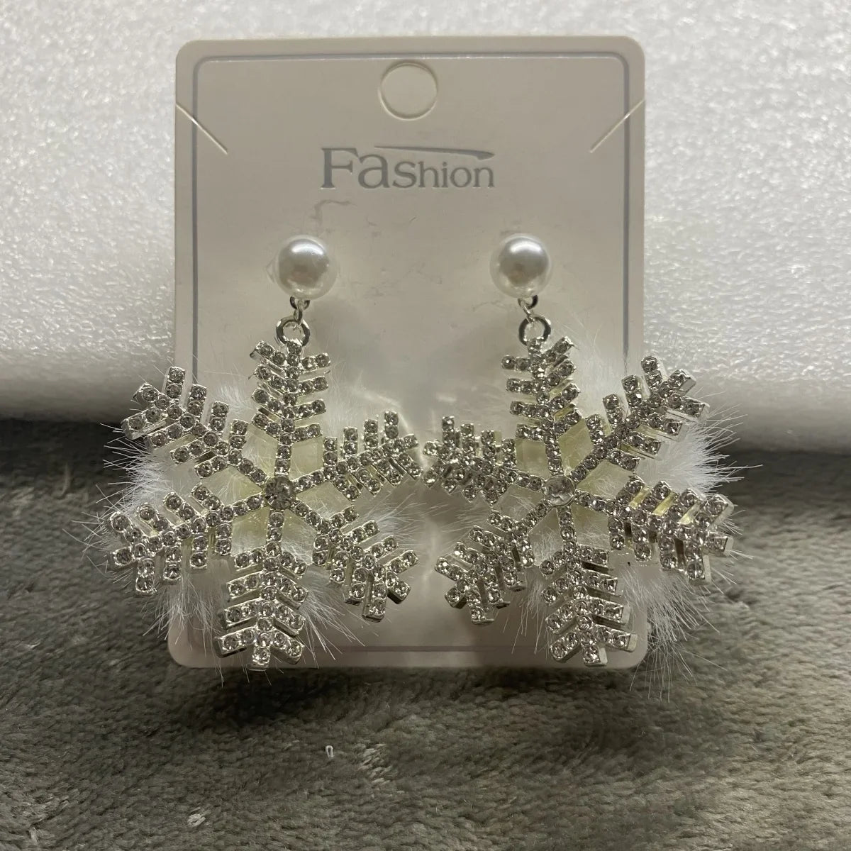 2024 New Trend Christmas Element Earrings Temperament Senior Zircon Pearl Snowflake Earring Princess Wind