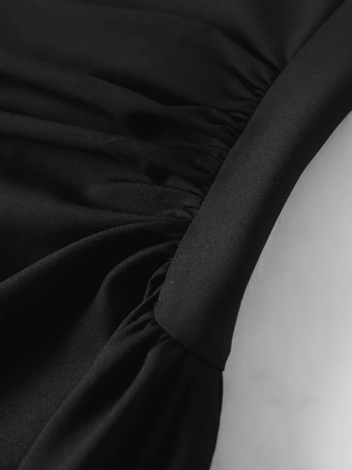 FSLE 2026 Summer Women's Black Midi Dress, Crew Neck Short Sleeve Waist-Cinching Slim Fit Black Dress for Chic Minimalist Style