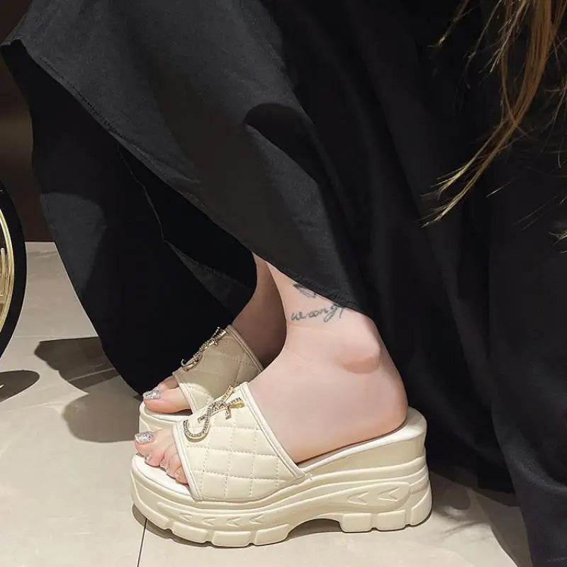 2024 Luxury Women Platform Slippers Summer Luxury Korean Fashion Open Toe Low Heel Outdoor Ladies Flip-flops Girls Beach Sandals