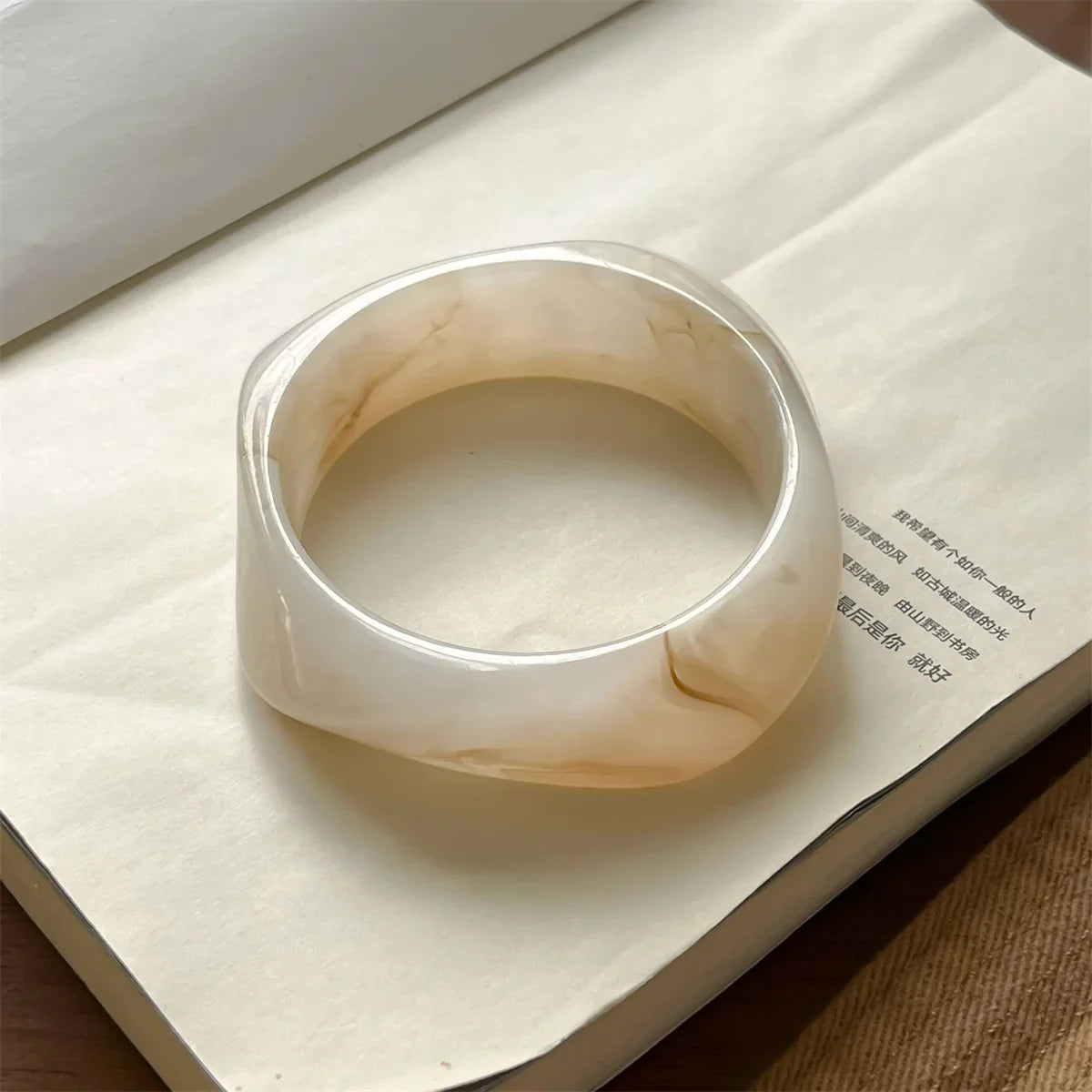 Exaggerated Polygonal Translucent Crude Thick Bangles for Women Retro Design Acrylic Charm Bracelet Ladies Fashion Jewelry Gifts