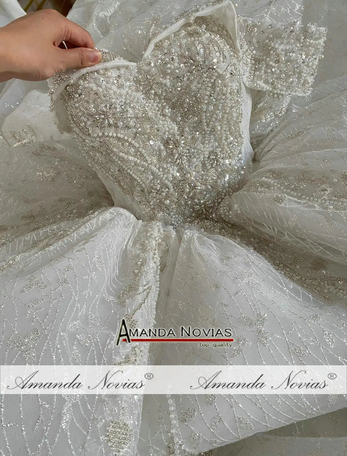 White Bridesmaid Dresses: Off The Shoulder Straps Lace Wedding Dress With Small Train