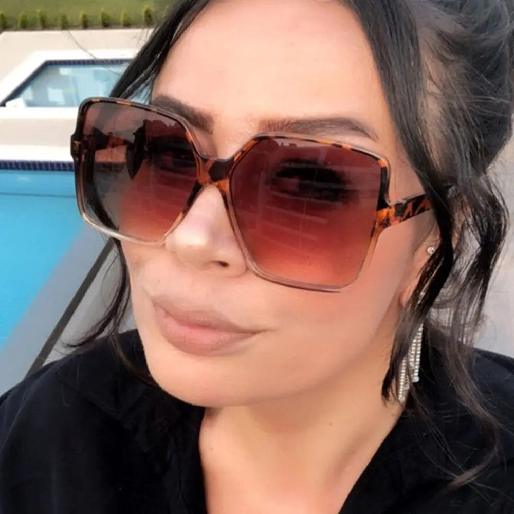 Oversized Square Sunglasses for Women and Men UV Protection Eyeglasses Retro Big Frame Sun Glasses Fashion Shades