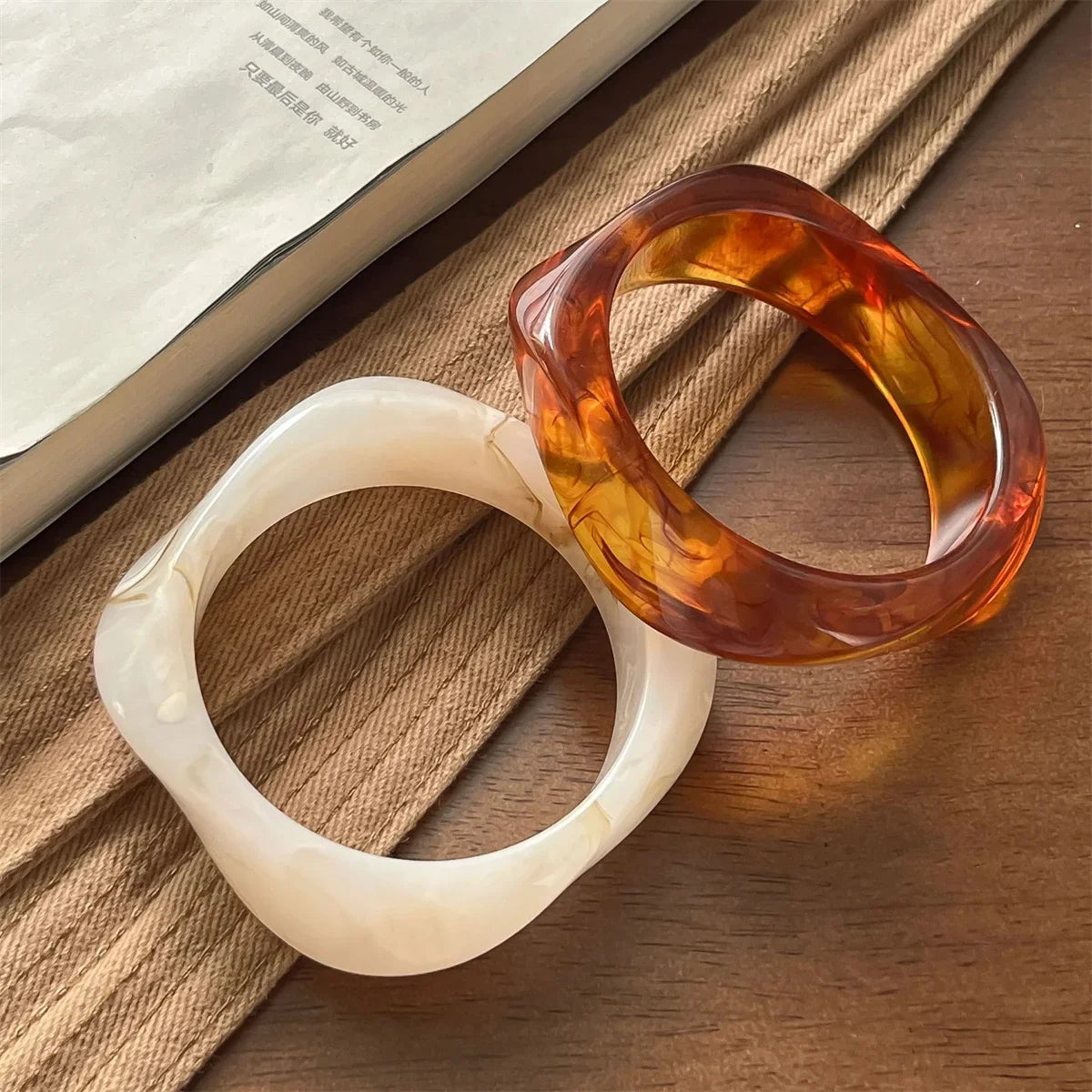 Exaggerated Polygonal Translucent Crude Thick Bangles for Women Retro Design Acrylic Charm Bracelet Ladies Fashion Jewelry Gifts