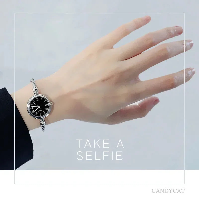 Fashion Women's Wristwatch Gold Bracelet Small Dial Elegant Watch New Cute Women Steel Bracelet Watch Quartz Wristwatch