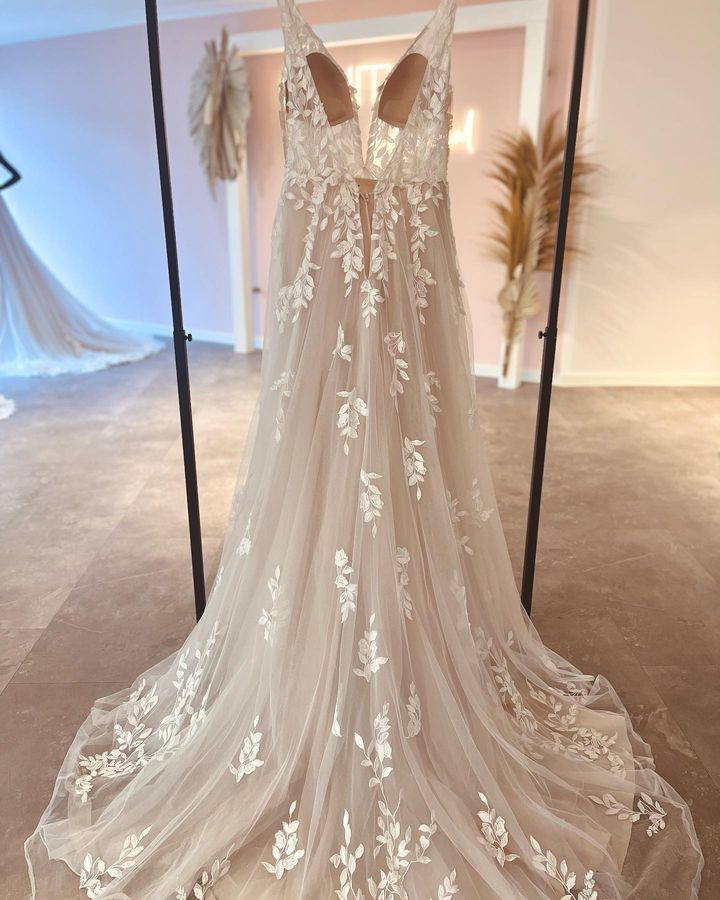 White Bridesmaid Dresses: Light Champagne Boho Wedding Dress Lace Appliques