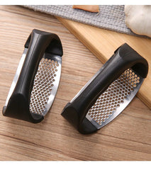 Multi-function Manual Garlic Press Curved Garlic Grinding Slicer Chopper Stainless