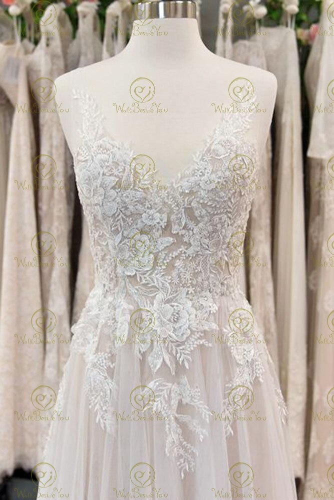 White Bridesmaid Dresses: Lace Applique Wedding Dress V Neck Backless A Line Tulle