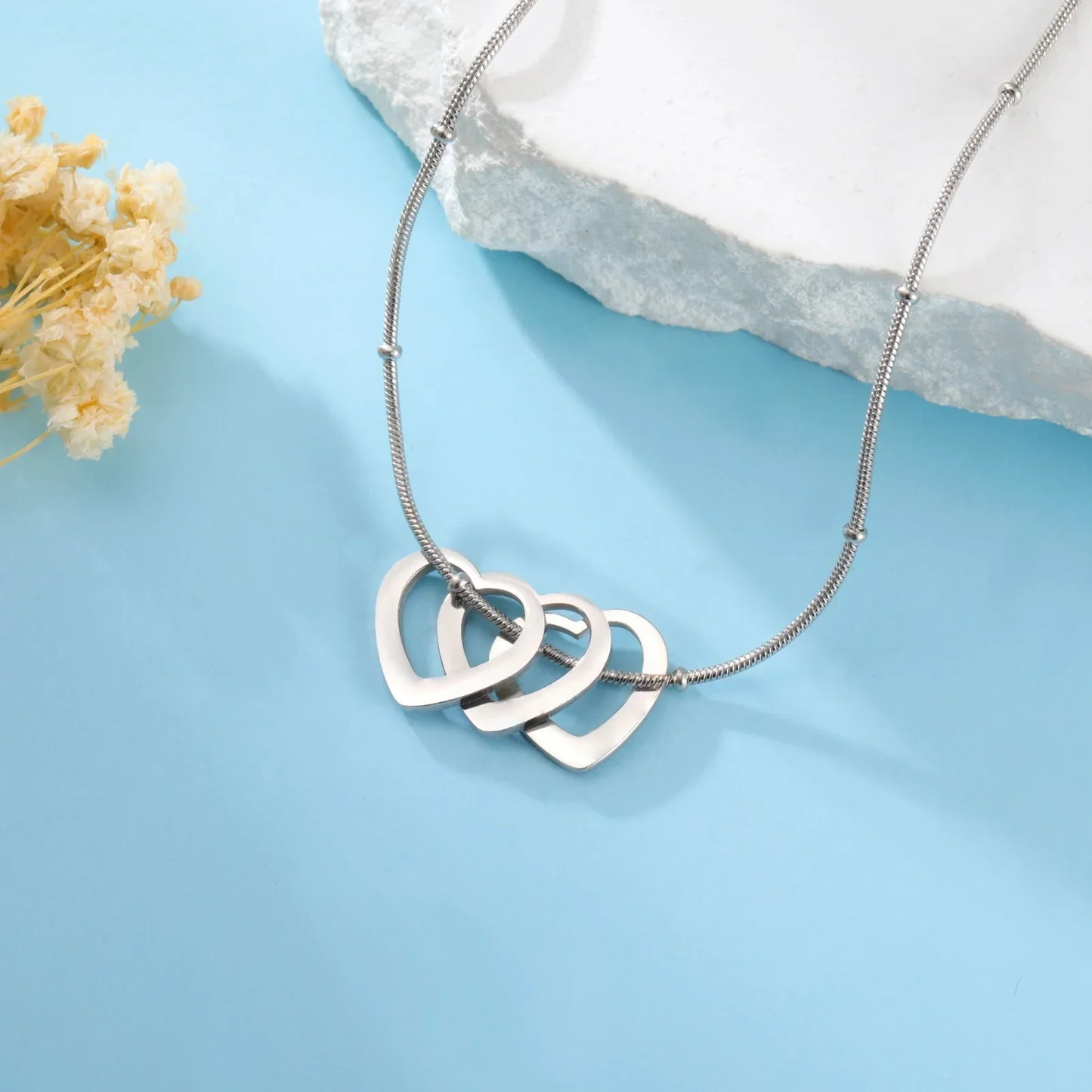 Amaxer Personalized Family Name Necklace With 1-4 Hearts for Mother Custom Mother's Day and Valentine's Day Gift