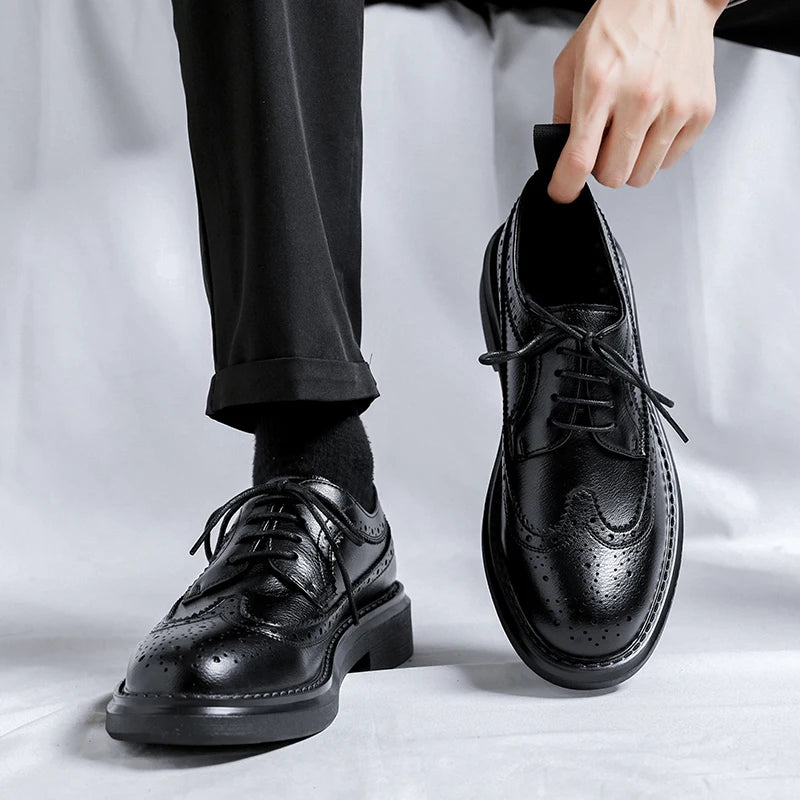 New Trending Brogues Classic Men Dress Shoes Men Oxfords Patent Leather Shoes Lace Up Formal Black Leather Wedding Party Shoes